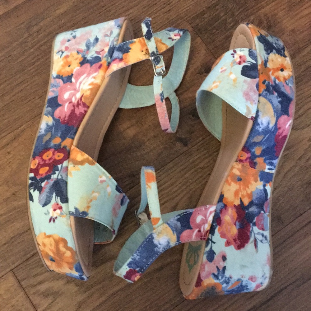 Floral Wedges size 10